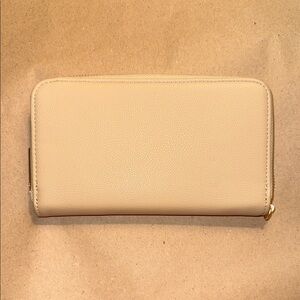Thirty-One Tan Women's Wallet - EUC